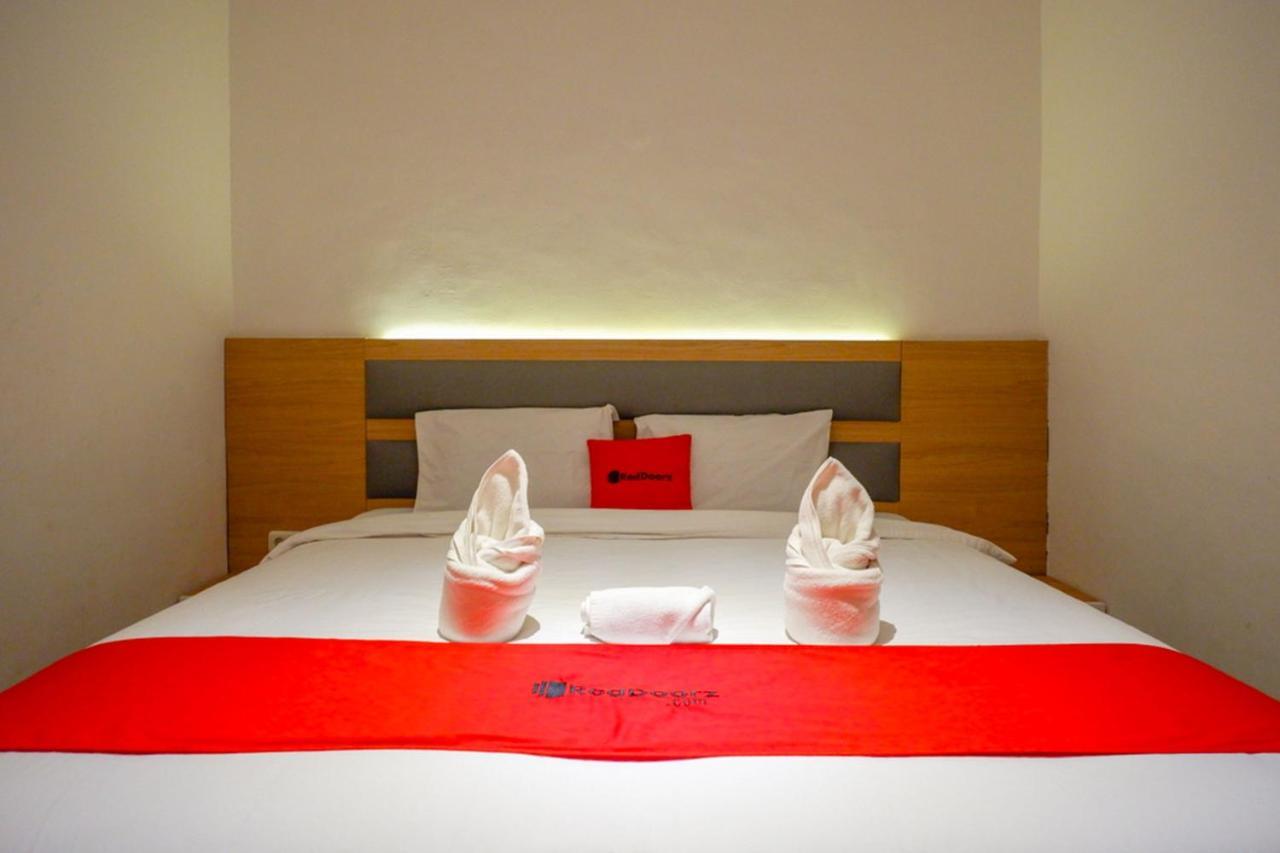 RedDoorz Plus @ Losari Makasar Zewnętrze zdjęcie