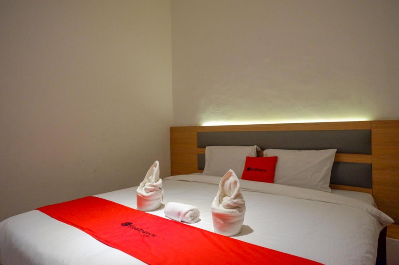 RedDoorz Plus @ Losari Makasar Zewnętrze zdjęcie