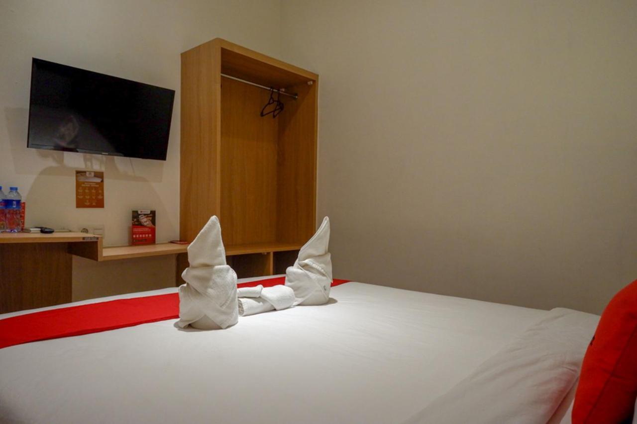 RedDoorz Plus @ Losari Makasar Zewnętrze zdjęcie