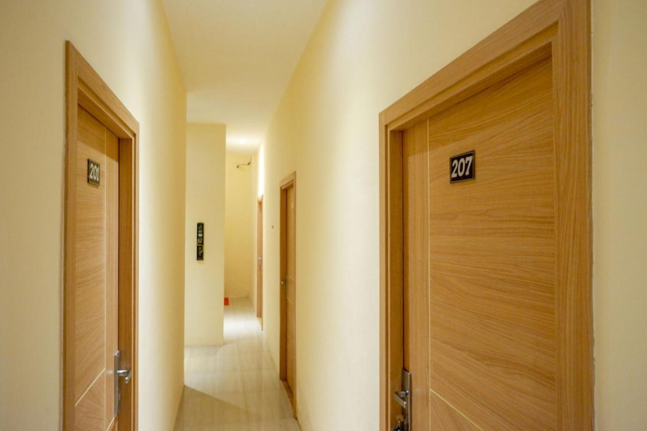 RedDoorz Plus @ Losari Makasar Zewnętrze zdjęcie