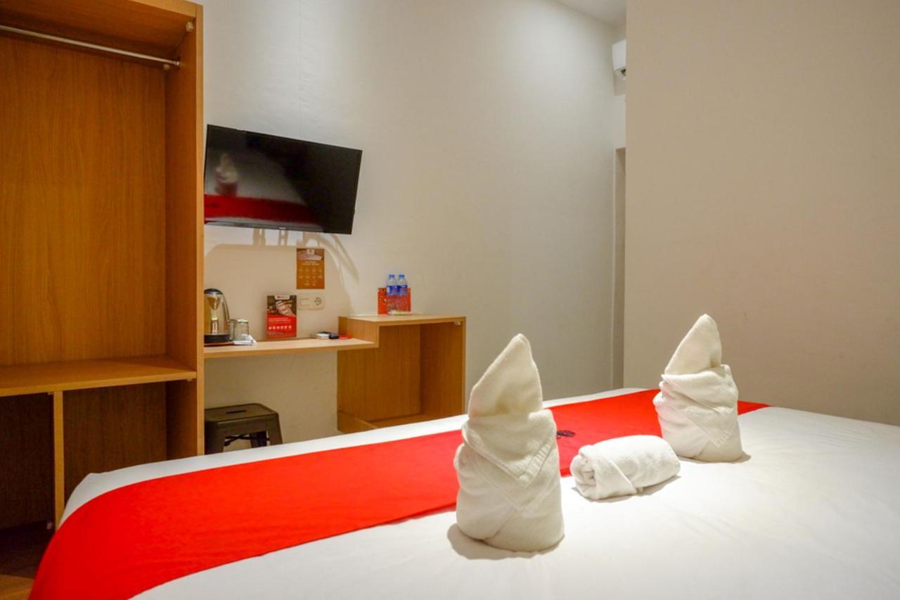 RedDoorz Plus @ Losari Makasar Zewnętrze zdjęcie