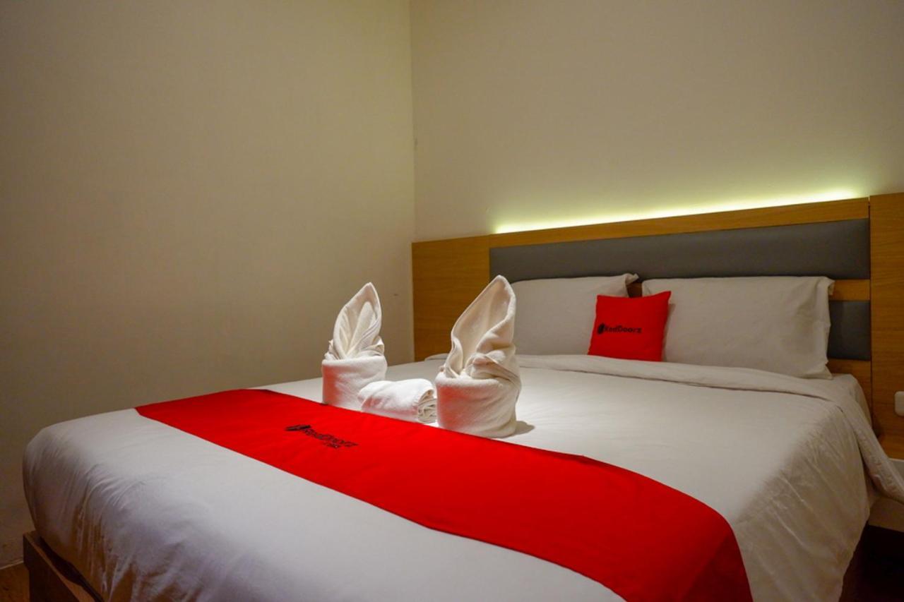 RedDoorz Plus @ Losari Makasar Zewnętrze zdjęcie