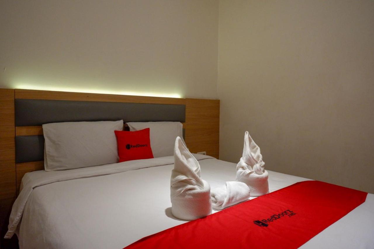 RedDoorz Plus @ Losari Makasar Zewnętrze zdjęcie
