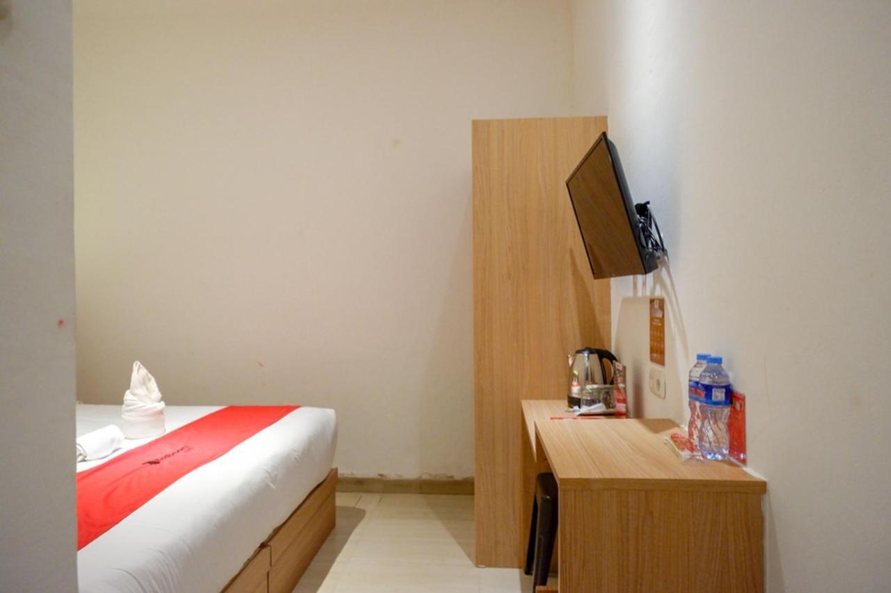 RedDoorz Plus @ Losari Makasar Zewnętrze zdjęcie