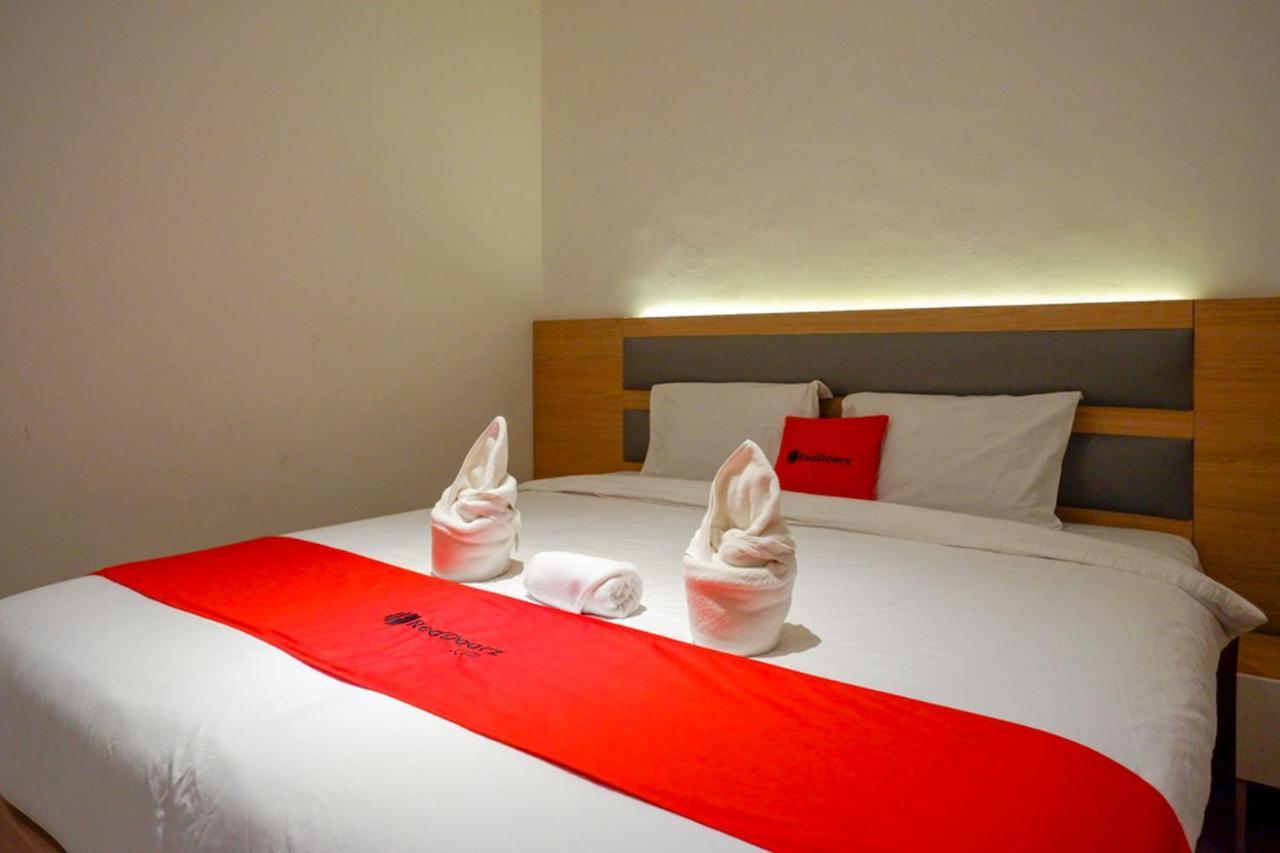 RedDoorz Plus @ Losari Makasar Zewnętrze zdjęcie