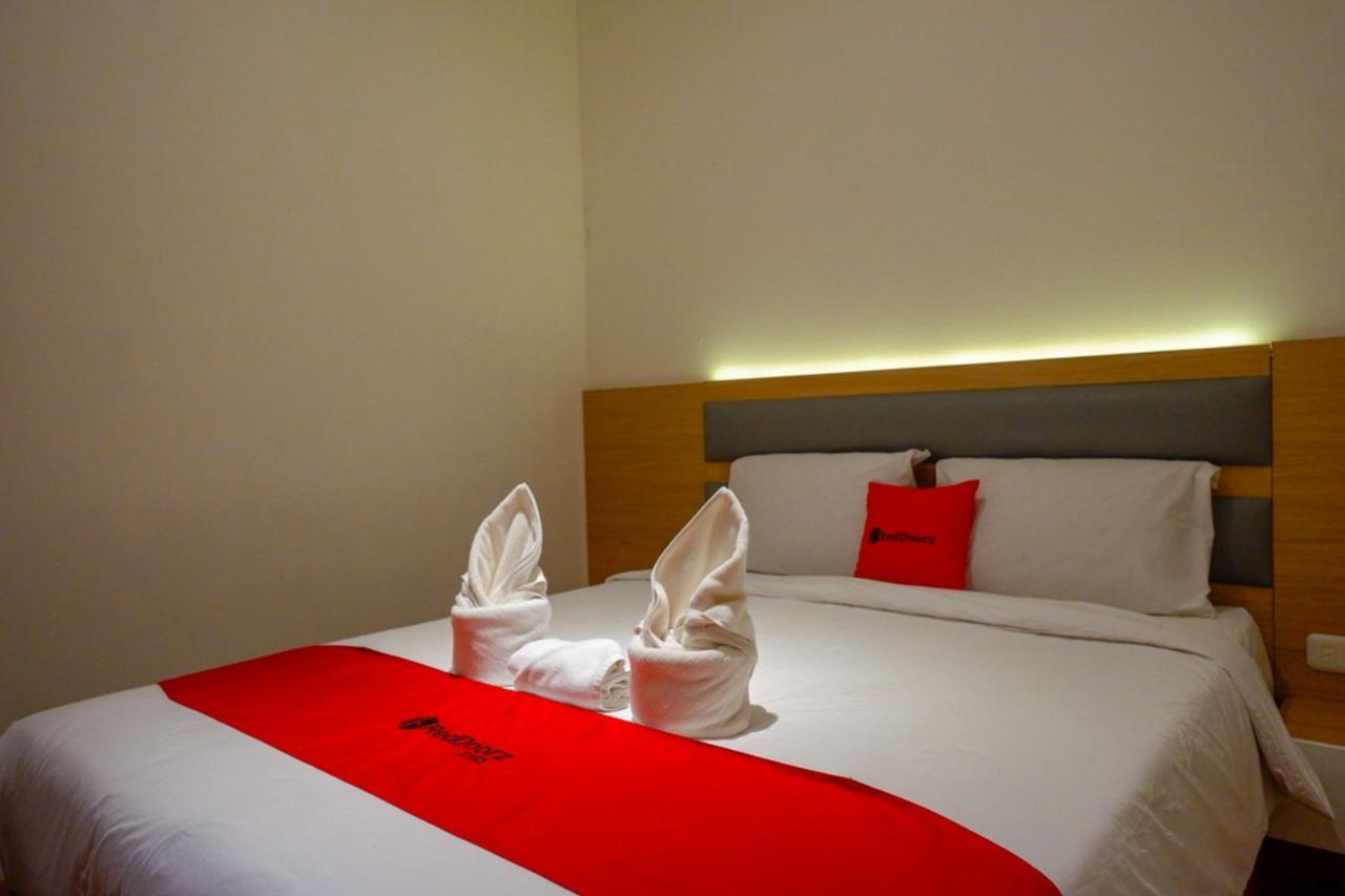 RedDoorz Plus @ Losari Makasar Zewnętrze zdjęcie