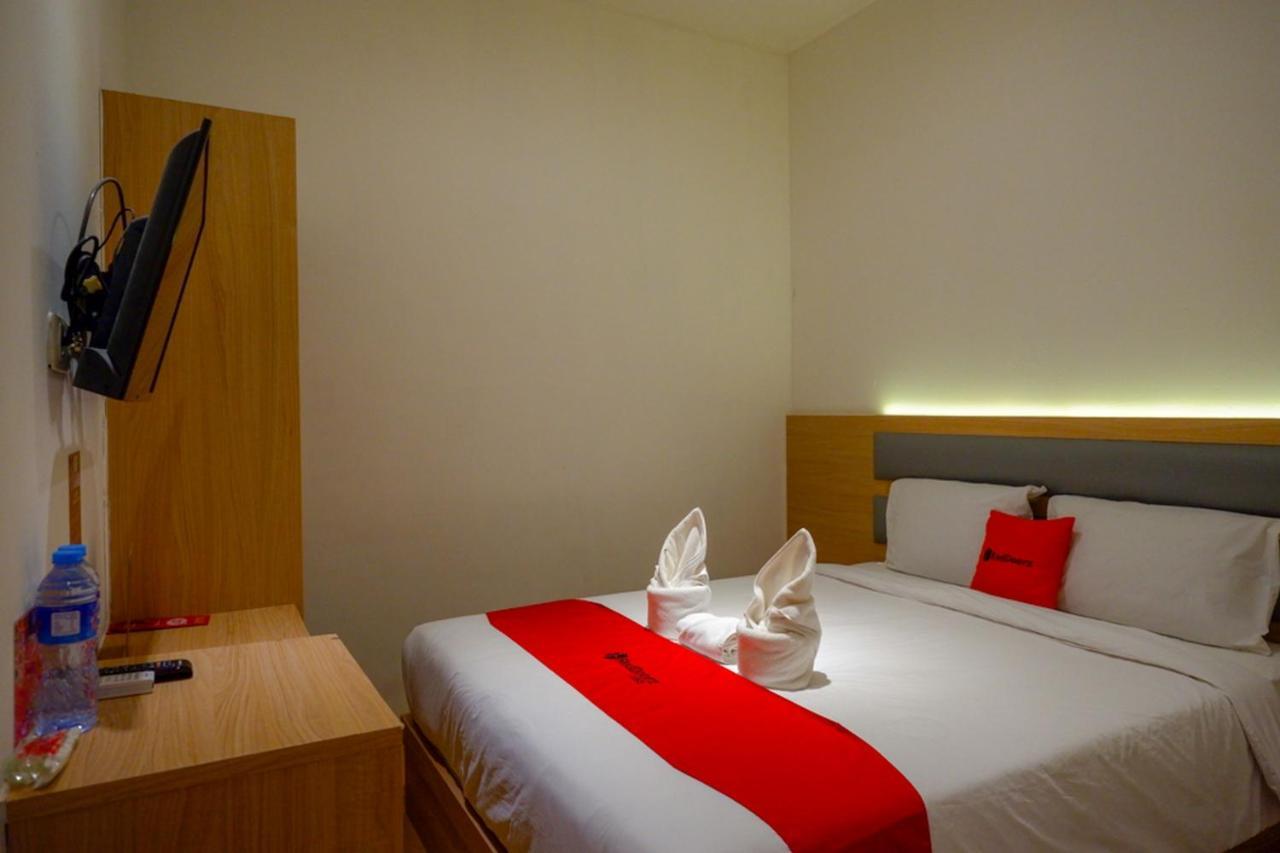 RedDoorz Plus @ Losari Makasar Zewnętrze zdjęcie