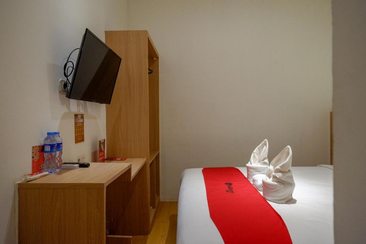 RedDoorz Plus @ Losari Makasar Zewnętrze zdjęcie