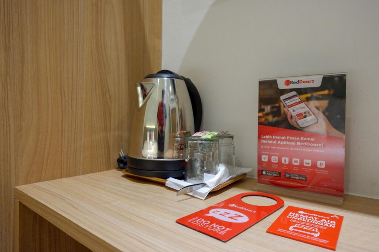 RedDoorz Plus @ Losari Makasar Zewnętrze zdjęcie